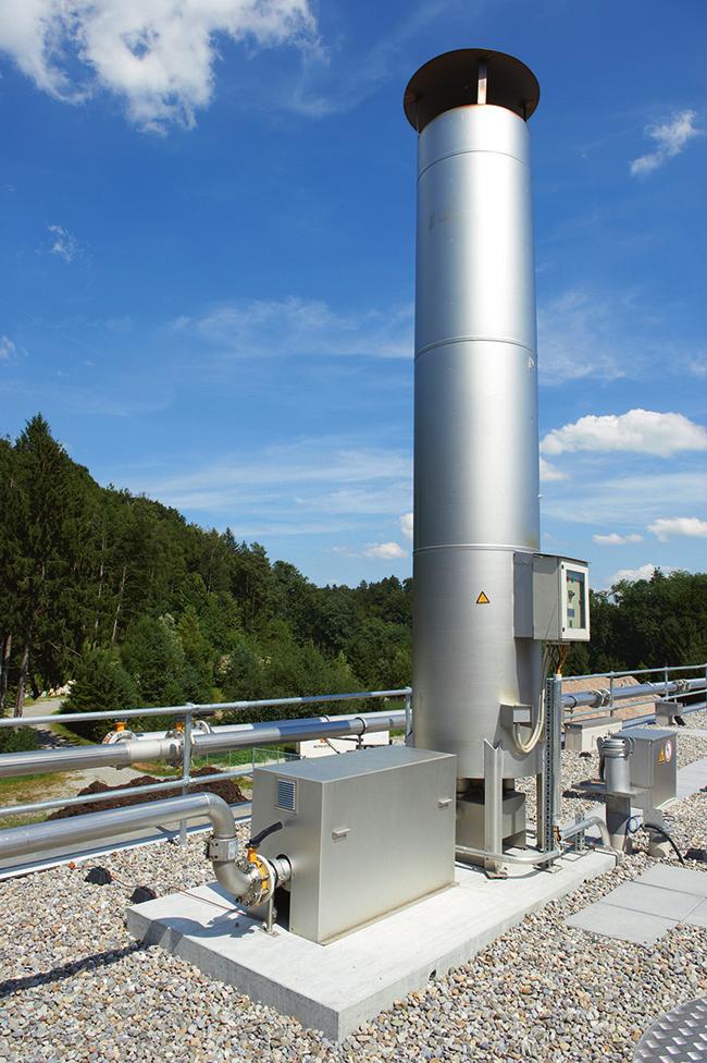 Sicherheitseinrichtungen 4.2 Notfackel Ein besonders wichtiges Sicherheitsbauteil einer Biogasanlage ist die Sicherheits- oder Gasfackel.