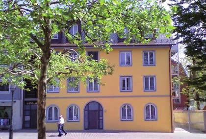 Dieses Gebäude kennen Sie garantiert. Genau, das Bernhard-Maurer-Haus in Radolfzell.