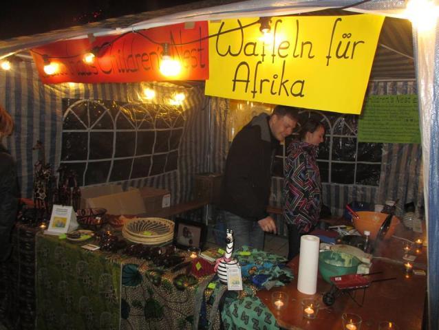Lichtermarkt 2014 Alfdorf Mitte November hatten wir einen Verkaufsstand auf dem Alfdorfer Lichtermarkt. Hier verkauften wir Waffeln im Akkord.