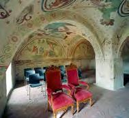 Er beherbergt das vollständig bemalte Kriebsteinzimmer aus der Zeit um 1423.