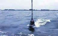 - Das zweite Motorboot kann zum Wasserskifahren oder cruisen