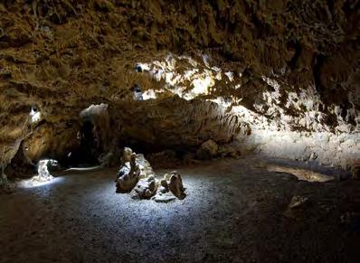 Entspannen im Eselsburger Tal 5 Tage Wir machen uns schöne Tage im Eselsburger Tal. Dort können wir gemütlich laufen. Und in die Charlottenhöhle gehen. Das ist eine große Höhle mit Museum.