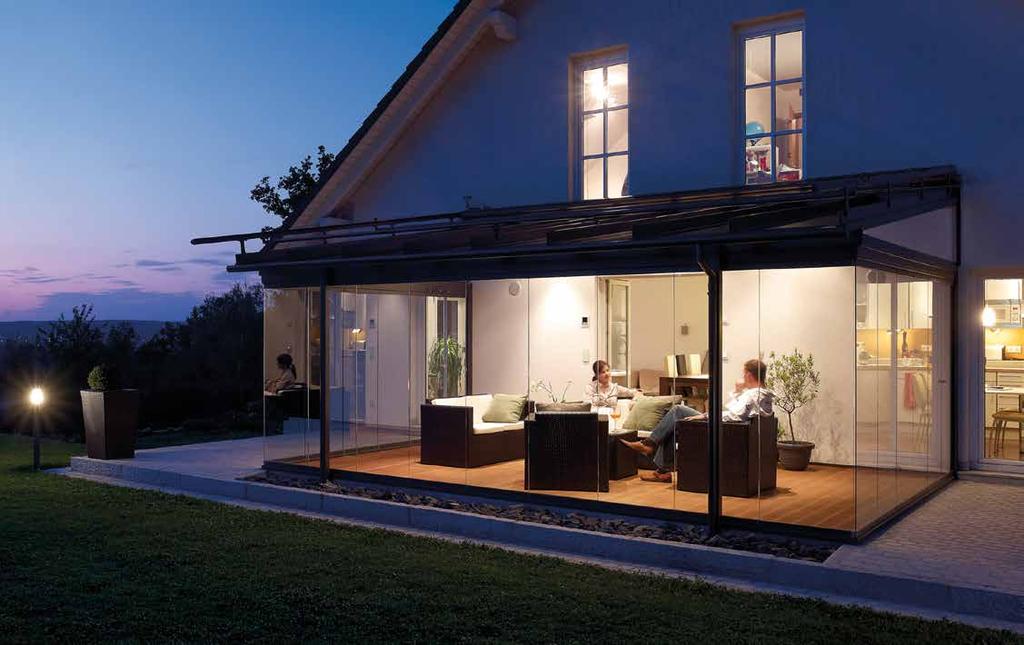 Flexibler Rundum-Wetterschutz vom Terrassendach zum Glashaus Garten mit Wohnraum verbinden Glashäuser eröffnen neue Möglichkeiten Das Solarlux Glashaus bietet Offenheit und Schutz zugleich.