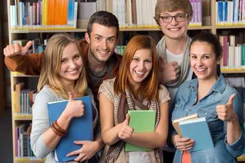 Ausbildungseckpunkte an der HAK für Management und Fremdsprachen Ab dem Schuljahr 2014/15 wurde an allen Handelsakademien in Österreich ein neuer Lehrplan eingeführt.