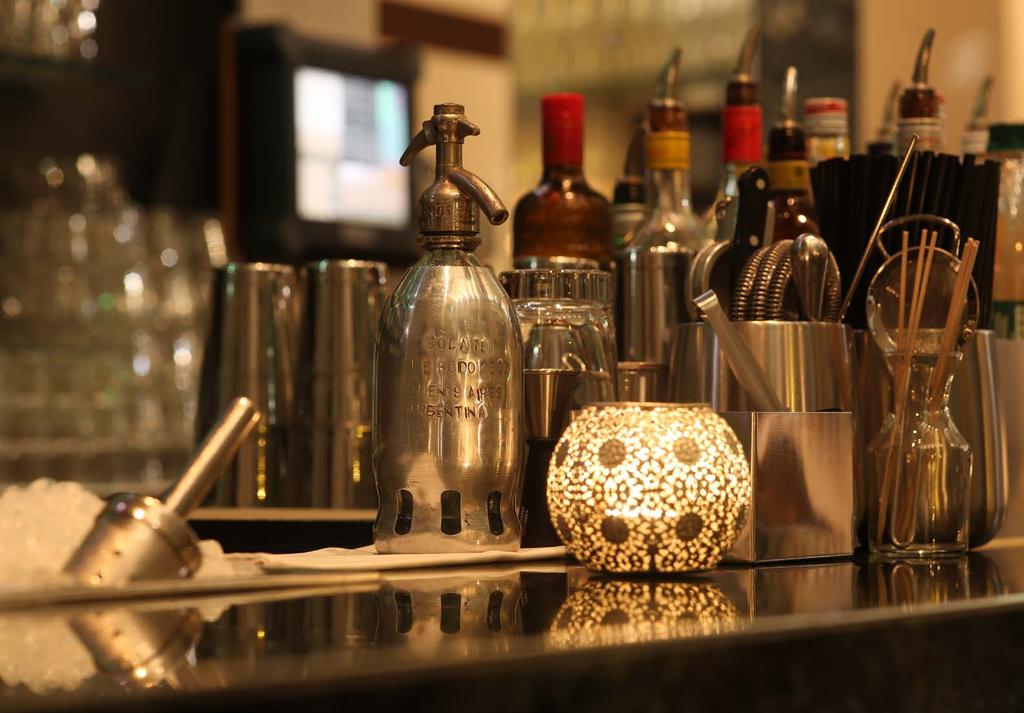 EVENTMAPPE DESTINO SEITE 8 / 23 BAR & LOUNGE Unsere charismatische Bar und Lounge bietet insgesamt Platz für ca. 40 Gäste.