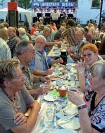 8-18 Uhr, Samstag 8-12 Uhr Partyservice in allen Preislagen Der Crispinus Verein Uedem beim Seniorentrip m it Ehrenpräses Heinrich Geurtz.