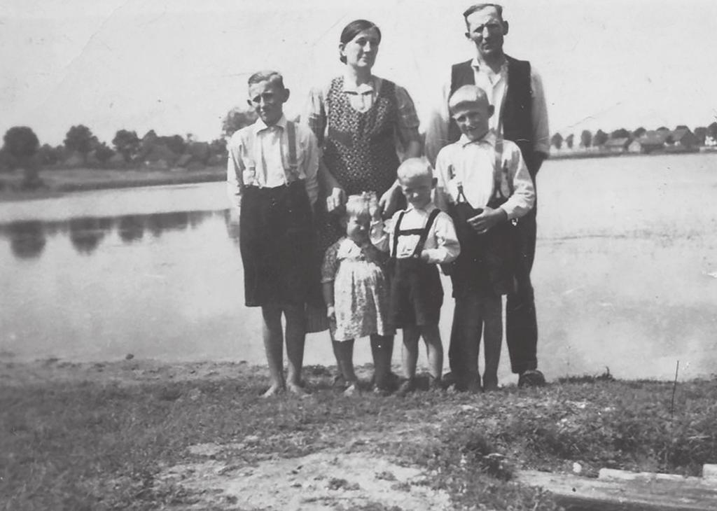 Familie um 1942 52