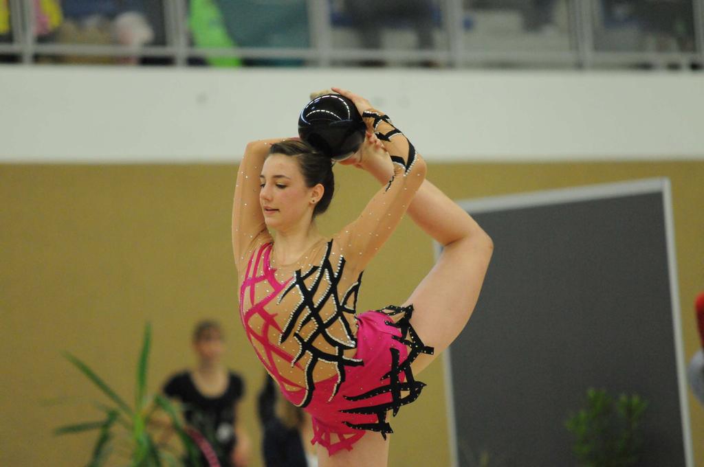 Aus der RSG-Abteilung des TV Laufenburg waren in der Freien Wettkampfklasse die 17jährige Julia Mosch sowie in der Juniorenwettkampfklasse Anastasia Neustroeva (14 Jahre) am Start.