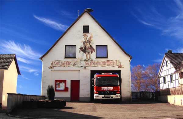 2.4 Löschzug 4 2.4.1 LG Mahlberg Löschgruppe Mahlberg Feuerwehrgerätehaus: LF 8/6 (Löschgruppenfahrzeug) Das Feuerwehrgerätehaus wurde im Jahr 1958 errichtet und verfügt über einen nicht