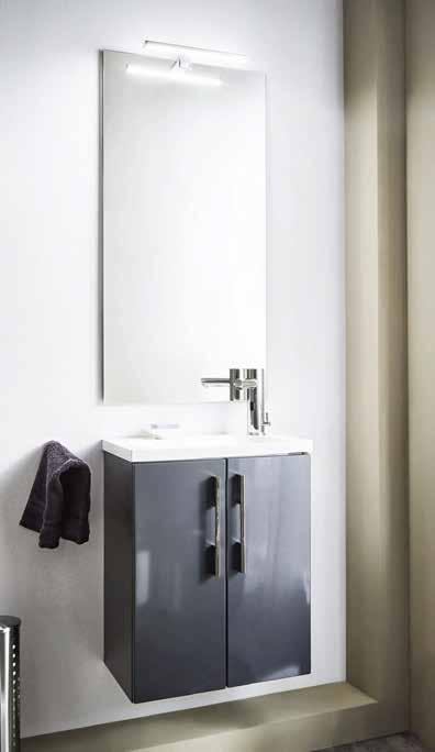 Smarte Beckenlösungen und elegante Spiegel garantieren ein helles, freundliches Ambiente und enormen Bewegungsspielraum.