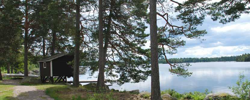 Gruppenhäuser in Schweden Tauchen Sie ein in die Welt von Astrid Lindgren entdecken Sie diese einzigartige Seen- und Waldlandschaft mit ihren roten Holzhäuschen.