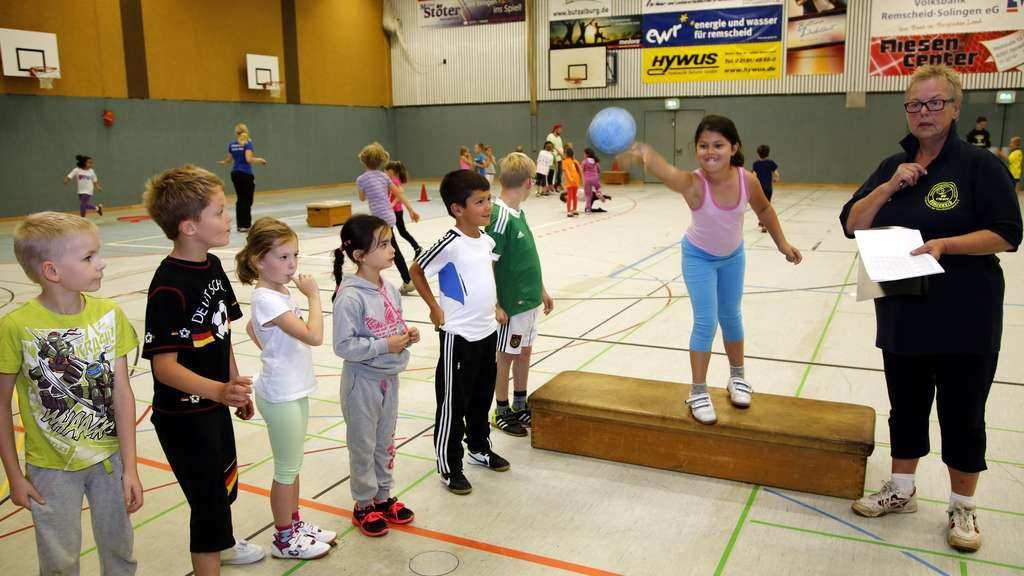 DHB Handball Aktionstag für Grundschulen (2. Klassen) am 27.8.15 Der größte Aktionstag fand in der Sporthalle Hackenberg statt.