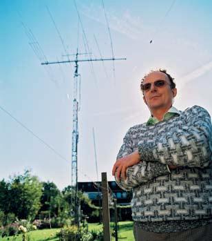 bericht Seit 30 Jahren sendet Wilfried Geisler von Kirchhuchting in die ganze Welt Und dazwischen ist nichts als Luft Mit dem 17 Meter hohen Mast im Garten seines Hauses funkt Wilfried Geisler bis