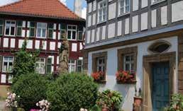 Der mittelalterliche Grundriss, die zahlreichen Fachwerkgebäude, vorbildliche Sanierungen, das grüne und blühende Ortsbild und malerische Gärten machen das Dorf so zauberhaft. www.muersbach.