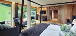 13 m 2 Naturlodgia, großzügige Suite mit Elternschlafzimmer und weiterem Schlafzimmer mit 2 Einzelbetten, großes Luxusbett mit Vital-Sleep-System, Schreibtisch, Living Room mit bequemer