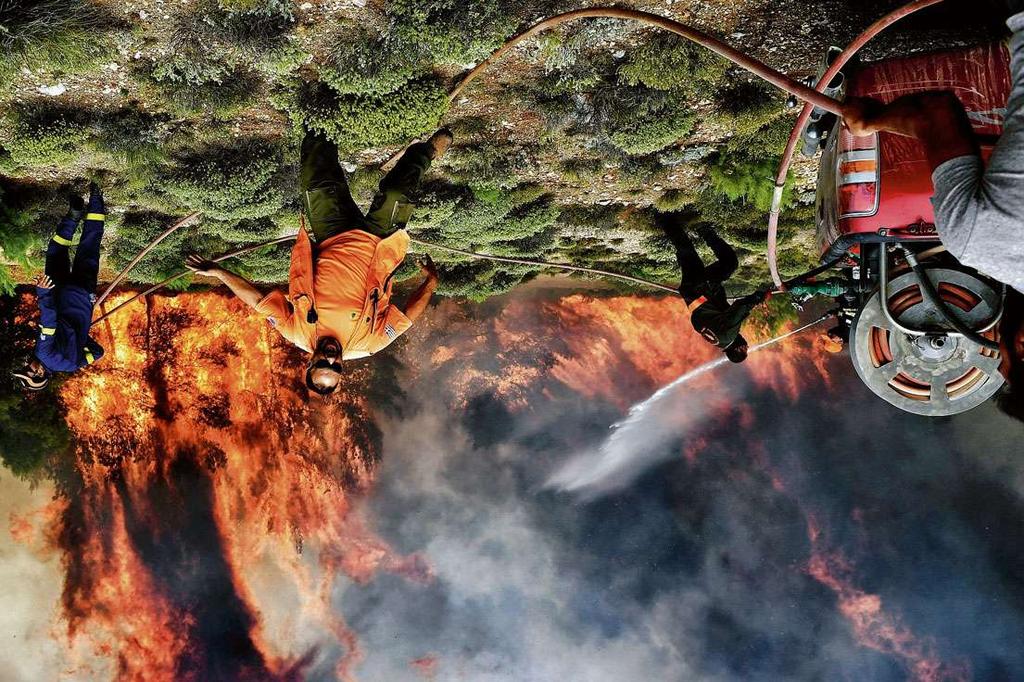 Wissenschaft VALERIE GACHE / AFP Feuerwehrleute, Freiwillige im Kampf gegen Wildfeuer bei Athen:»Ausdruck des Auseinanderdriftens der griechischen GesellschaftIch bin Pyromantiker«Umwelt Der