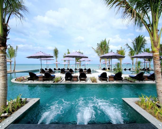 Das Resort verfügt über insgesamt 177 Villen im Thai-Stil, die sich auf die tropische Gartenanlage verteilen.