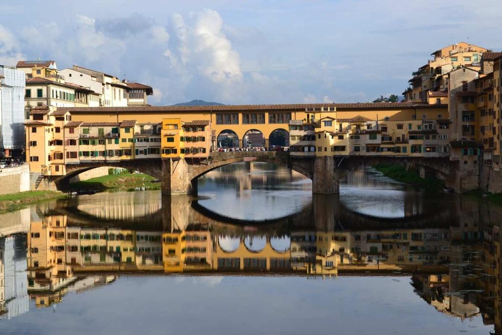 FIRENZE 2012/2013 Ponte Vecchio Ein Bericht von Melanie Heckmann Wintersemester 2012 / Sommersemester 2013 Bella Firenze, eine der schönsten Städte Italiens!