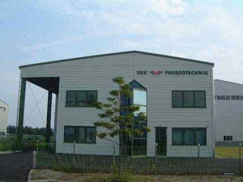 TOX PRESSOTECHNIK Korea (seit 1996) Mit 9 Mitarbeitern Vertrieb der gesamten Produktpalette in Korea in allen industriellen