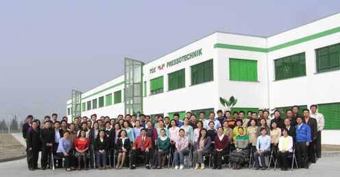 TOX PRESSOTECHNIK in China (seit 1993) Mit 235 Mitarbeitern Vertrieb der kompletten Produktpalette in China über 14 Verkaufsbüros in allen Industriezonen.