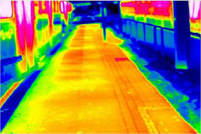 Innovative Nutzungskonzepte Freiflächenheizung Thermographieaufnahme eines Bahnsteigs bei 10 C