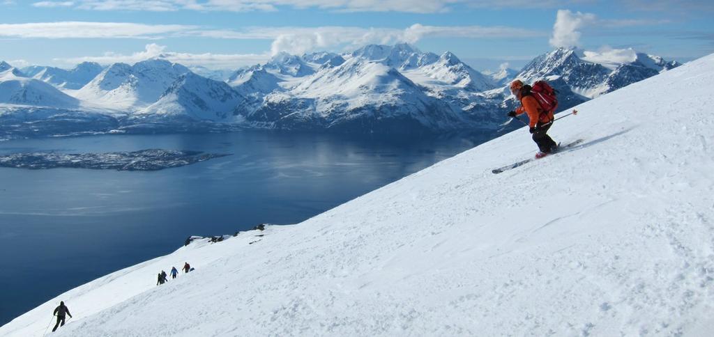 Skitourenreise Lyngen Alps, Norwegen Spannende Skitourenwoche nördlich des Polarkreises. Als Basecamp dienen originale Rorbuer- Hütten.