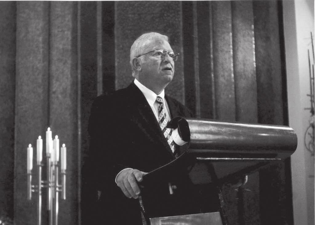 Horst Kolodziej beigesetzt wurden. Prof. Dr. Wolfgang Richter, Vorsitzender unserer Gesellschaft, hielt die bewegende Ansprache in der Kapelle. Ergreifende Worte am offenen Urnengrab fand Prof.