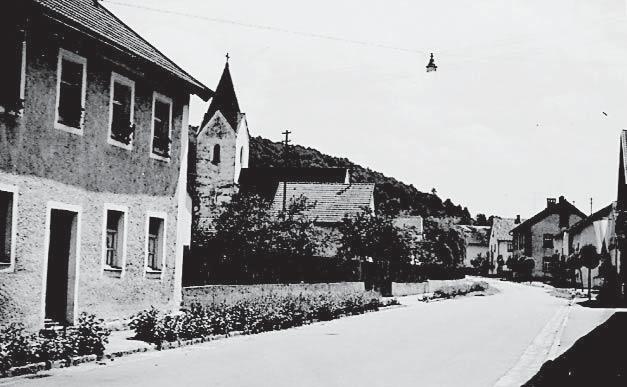 Oskar Tschiedel). Das Unterdorf um 1960. Es stand noch das alte Stadtmüllerhaus.
