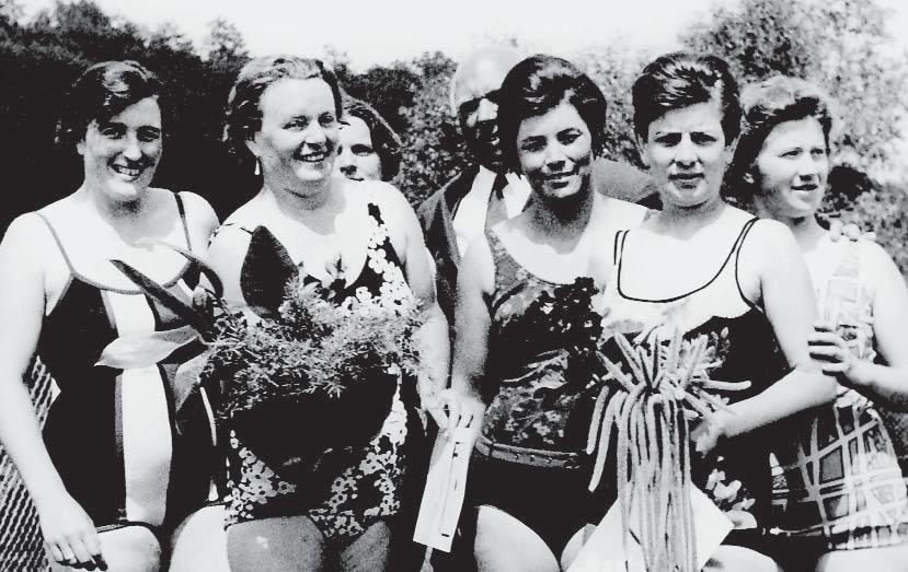Einweihung des Freibads Breitenfurt Die siegreiche Damenmannschaft bei der Eröffnung des Freibads 1967 mit Gabriele Rothballer,