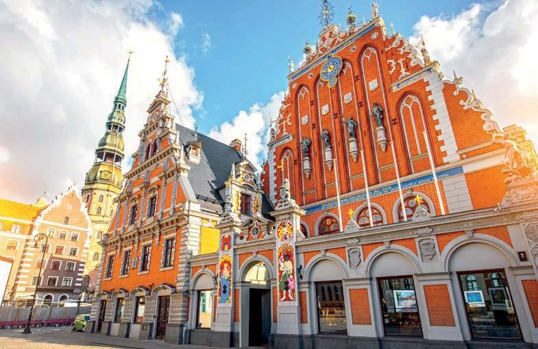 BALTIKUM mit ihren Sehenswürdigkeiten. Sie sehen u. a. den Dom, das Schwarzhäupterhaus sowie die Gebäude der Großen und Kleinen Gilde. Das historische Zentrum Rigas ist UNESCO-Weltkulturerbe.