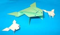 F. Anhang: Malvorlagen/Bastelanleitungen Hüpfender Origamifrosch 1. Du brauchst ein quadratisches Blatt Papier. Tipp: Je kleiner das Stück Papier ist, desto besser kann der Frosch später hüpfen. 2.