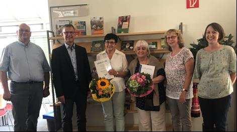 Stadtbücherei St. Johannes Ichenhausen Unter neuer Leitung Am 1. Juli 2018 haben wir, Kathrin Ost und Ulrike Schulz die Leitung der Bücherei von Frau Berndorfner übernommen.