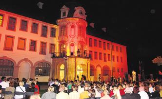 www.landkreis-regensburg.de Unser Land Junge Musik in alten Mauern Vor zehn Jahren wurde die Bayerische Musikakademie Schloss Alteglofsheim ihrer Bestimmung übergeben.