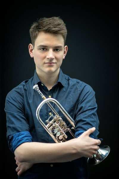 Philipp Baader Philipp Baader, geboren am 03.03.1996 in Kassel, erhielt seinen ersten Trompetenunterricht im Alter von fünf Jahren bei Frank Severin. Später wurde er Jungstudent bei Prof.