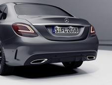 AMG Line Exterieur); Kühlerverkleidung mit integriertem Mercedes Stern und 2 Lamellen in Schwarz hochglänzend mit Chromeinlegern; 43,2 cm (17") Leichtmetallräder im 5Doppelspeichen Design, schwarz