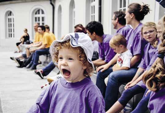 Angebote im Lebensraum St.Gallen DomPlausch Gottesdienst mit Familien und unseren gehörlosen Mitchristen, an dem der Jugendchor der Domsingschule singt und swingt.