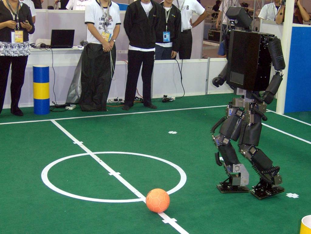 Humanoider Roboter weitere Informationen zum Robocup: http://www.robocup.org R.