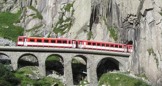 GOTTHARD-EXPRESS Das neue Panoramabahn-Highlight der Schweiz von