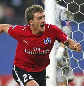 ALEXANDER LAAS Mit dieser Szene wird er ewig allen HSV-Fans im Gedächtnis bleiben. Am 3. Dezember 2005 wird Laas im Spiel gegen den 1.