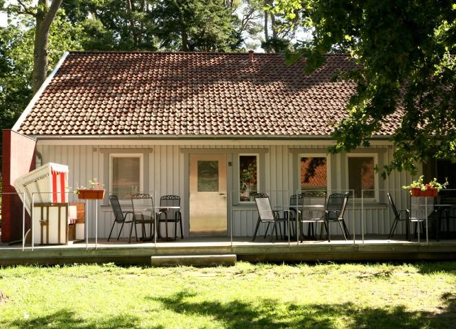 Feriendorf. Das Dorf ist in Boltenhagen. Wir wohnen in Häusern.