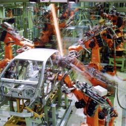 Einsatzgebiete Industrie Arm Roboter (von ABB) Armroboter im Rohbau der Mercedes A-Klasse
