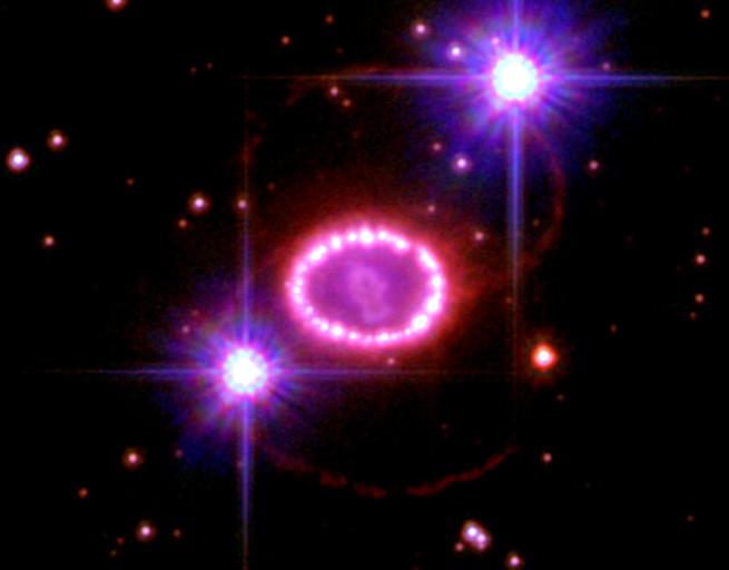 Eine Supernova ist eine gewaltige Explosion am Ende der Existenz eines