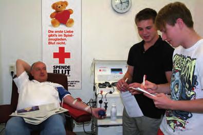 Seite 13 PR-Anzeige leben retten blutspenden im alltag Den DRK-Blutspendedienst gibt es bereits seit zwanzig Jahren in Mecklenburg-Vorpommern Wie viele Blutkonserven werden pro Tag in