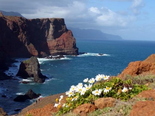 Portugal einschließlich Madeira und den Azoren liegt in einer seismisch aktiven Zone, weshalb es zu Erdbeben kommen kann.