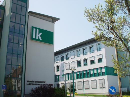 Behörde, die bei der NÖ Landes-Landwirtschaftskammer eingerichtet ist. Das Büro der Lehrlings- und Fachausbildungsstelle befindet sich in der Wiener Straße 64, 3100 St. Pölten, Tel.
