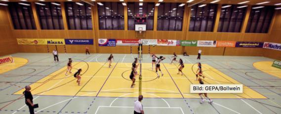 Bei einem Volleyballspiel konnte die Flugbahn mit der Gleichung: beschrieben werden. Wo berührt der Ball den Boden? Zum Lösen der Aufgabe müssen die Nullstellen der Funktion bestimmt werden.