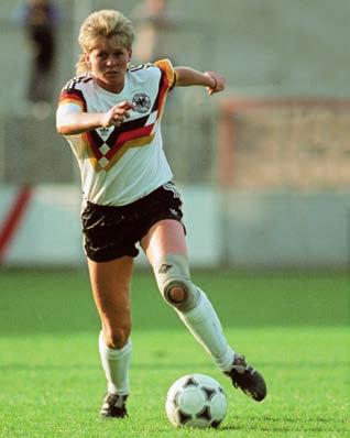Nach ihrem Karriereende 1996 wurde sie Assistentin von Tina Theune und war gleichzeitig für den DFB-Nachwuchs verantwortlich. Als Trainerin holte sie das nach, was ihr als Spielerin verwehrt blieb.