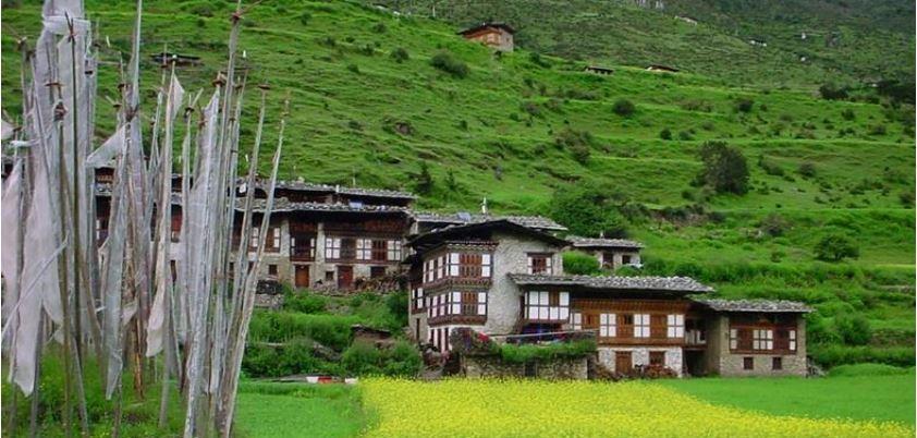 4. Tag Thimphu Nach dem Frühstück brechen Sie heute nach Dechenchoeling, dem Sitz der Königinmutter und Niederlassung der königlichen Leibgarde, auf.