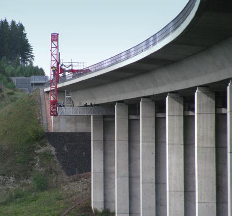 Schäden an Brückenbauwerken Risse an - Überbau - Hohlkasten - Pfeiler Abstimmung der Verkehsregelung mit den Behörden