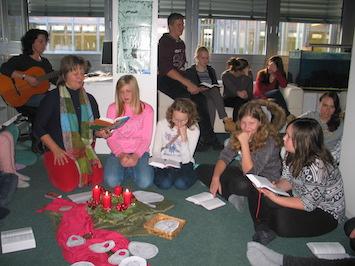 Zum vierten Male: 20 Minuten im Advent Auch das vierte Treffen zu 20 Minuten im Advent an der Mittelschule in Meitingen war sehr gut besucht. Schüler aus der 10.
